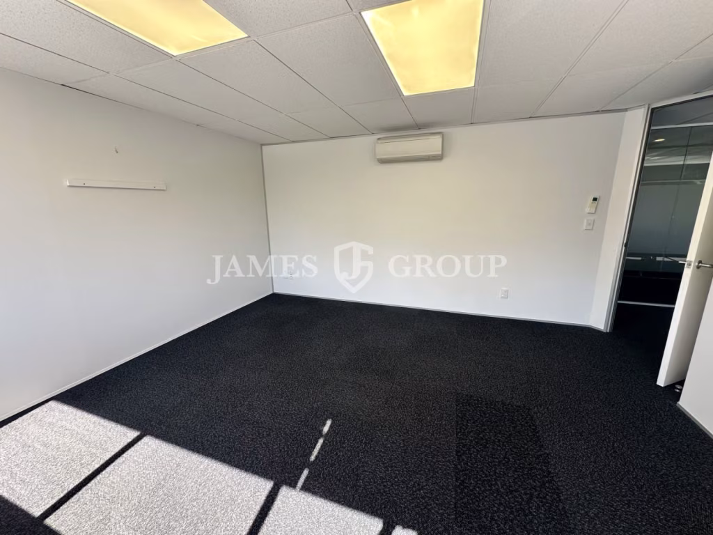 Tidy 19m² Office With Road Frontage