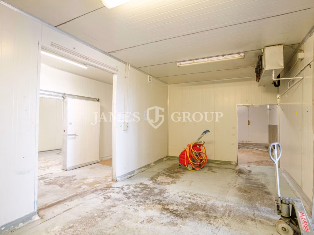 Central Auckland Food-grade Space With Chillers