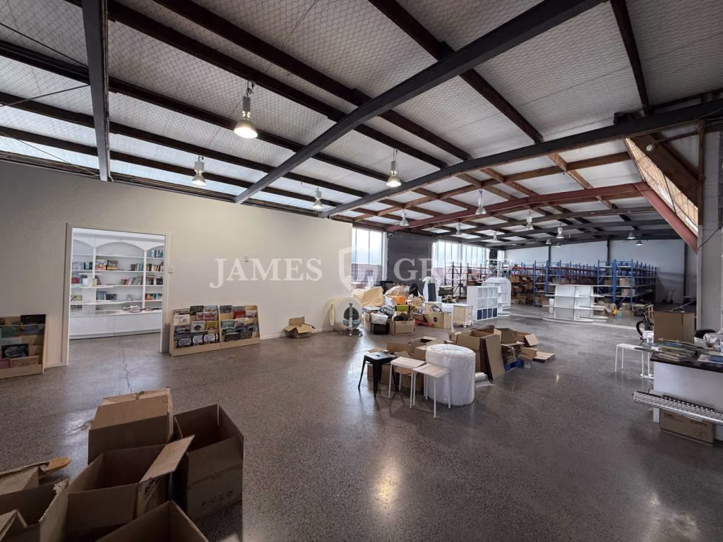 Prime Mixed-use Freehold Asset – Vacant Possession