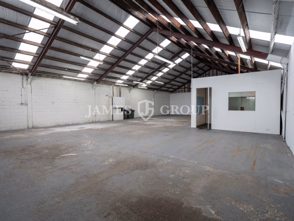 Functional 342m² Warehouse | Saint Johns