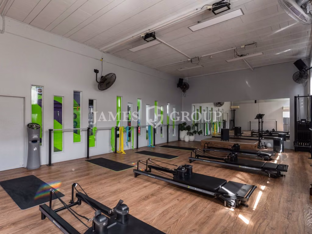 High Profile Kingsland Showroom Opportunity