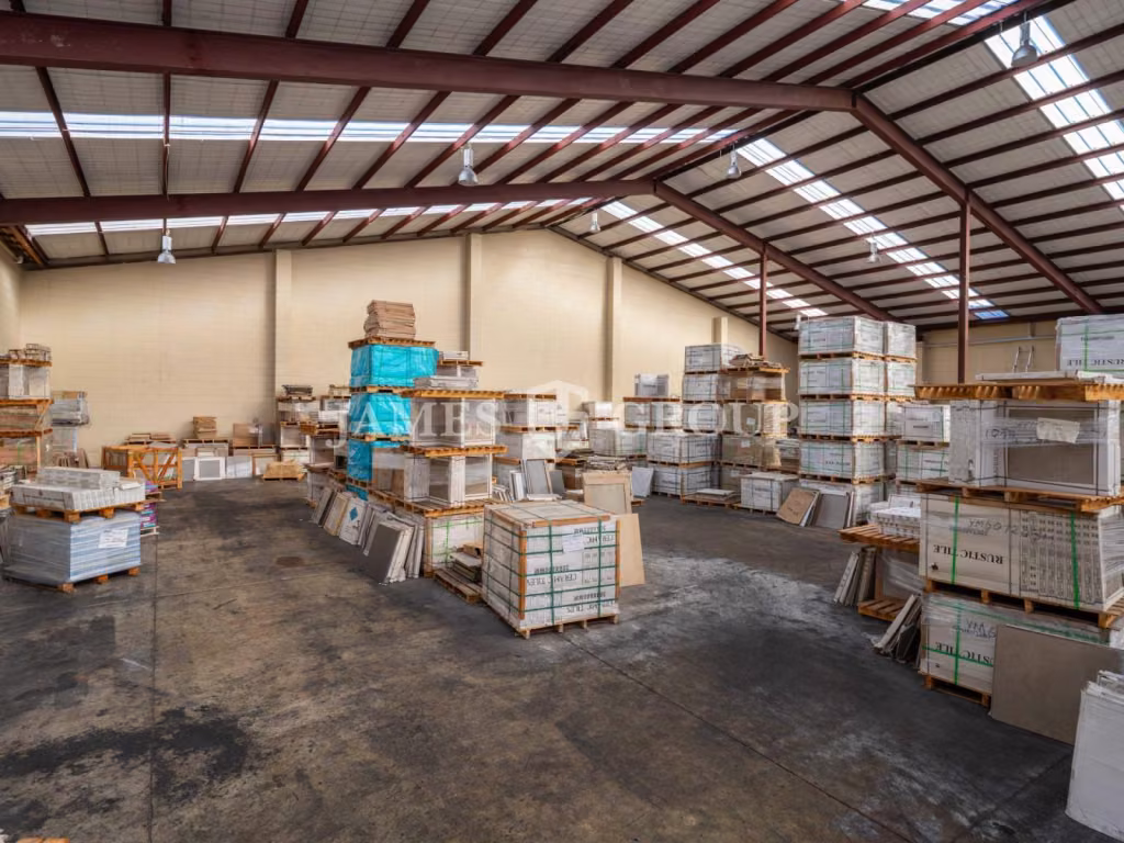 1,080m² Building | 725m² Yard | Mpi Approved