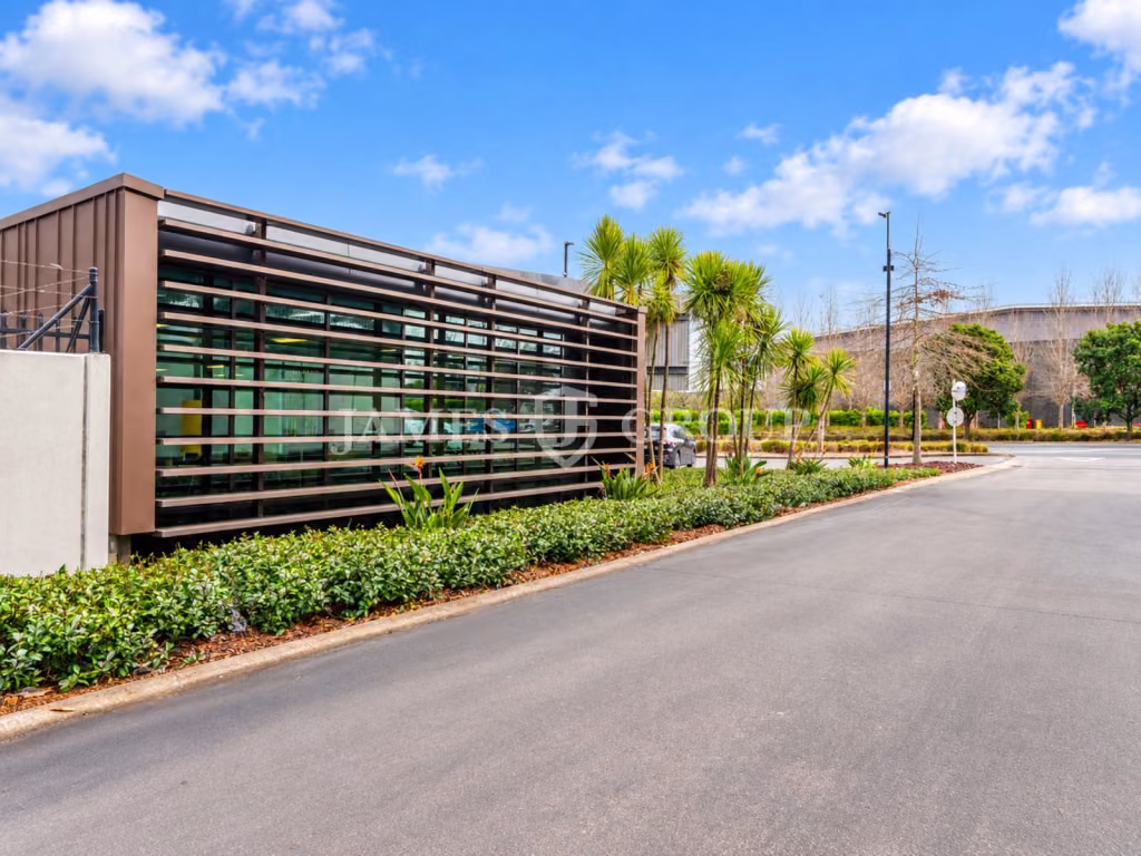 High Stud Airport Oaks Industrial Opportunity