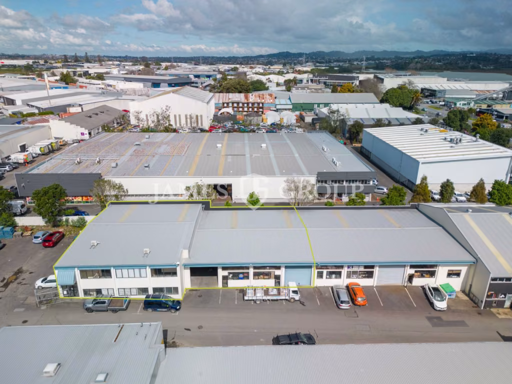 789sqm Prime Patiki Road Warehouse + 12 Carparks