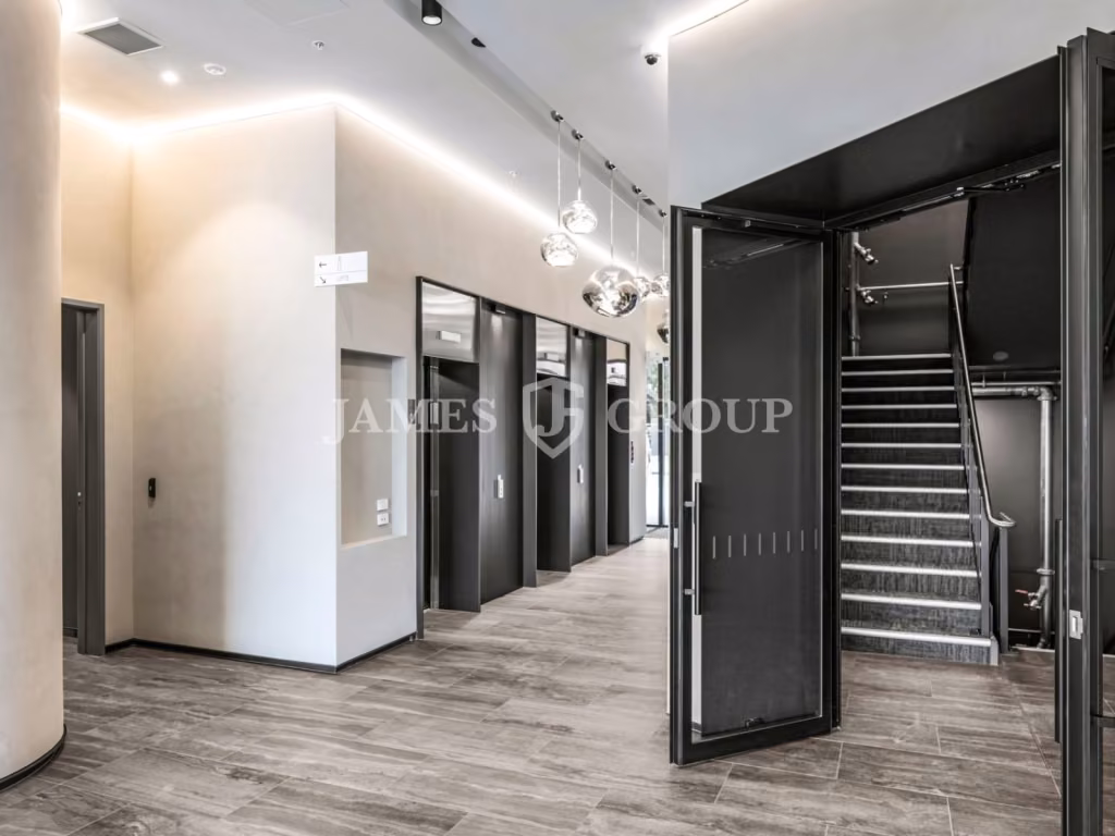 High-end Greenlane Office With Premium Amenities