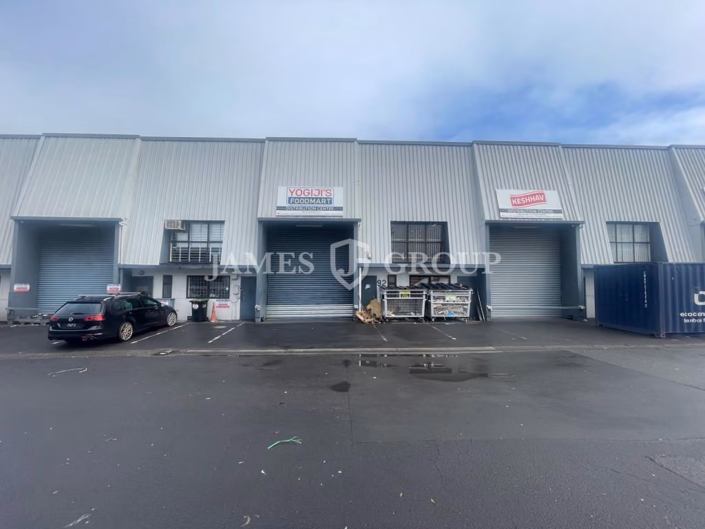 800m² High Stud Warehouse | 3 X Roller Doors