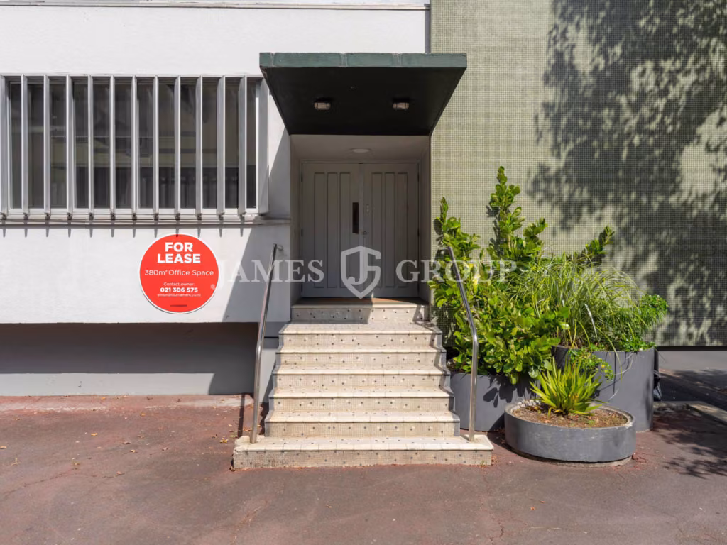 Prime Cbd Corner With Unmatched Exposure