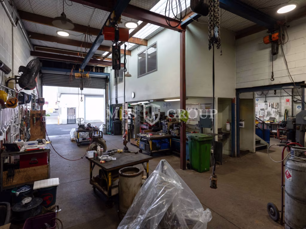 Turnkey Warehouse In Wiri | Gantry Cranes Included