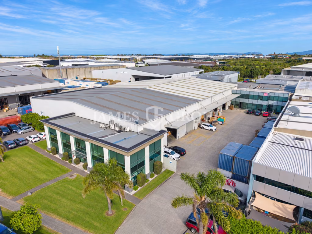 High-stud Mangere Facility – Fully Racked & Ready