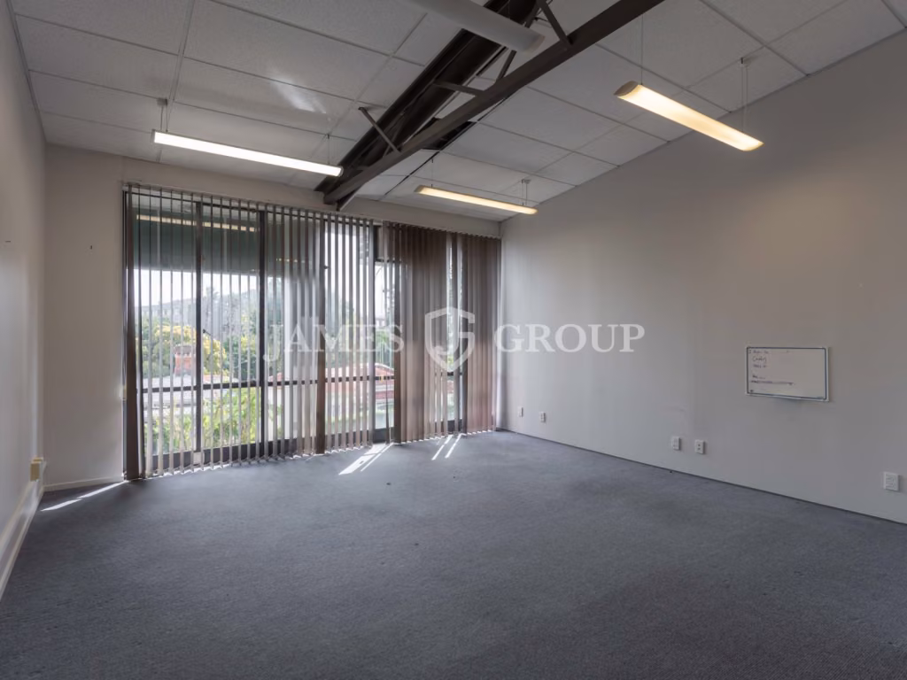 High-profile Office 150m² With Natural Light
