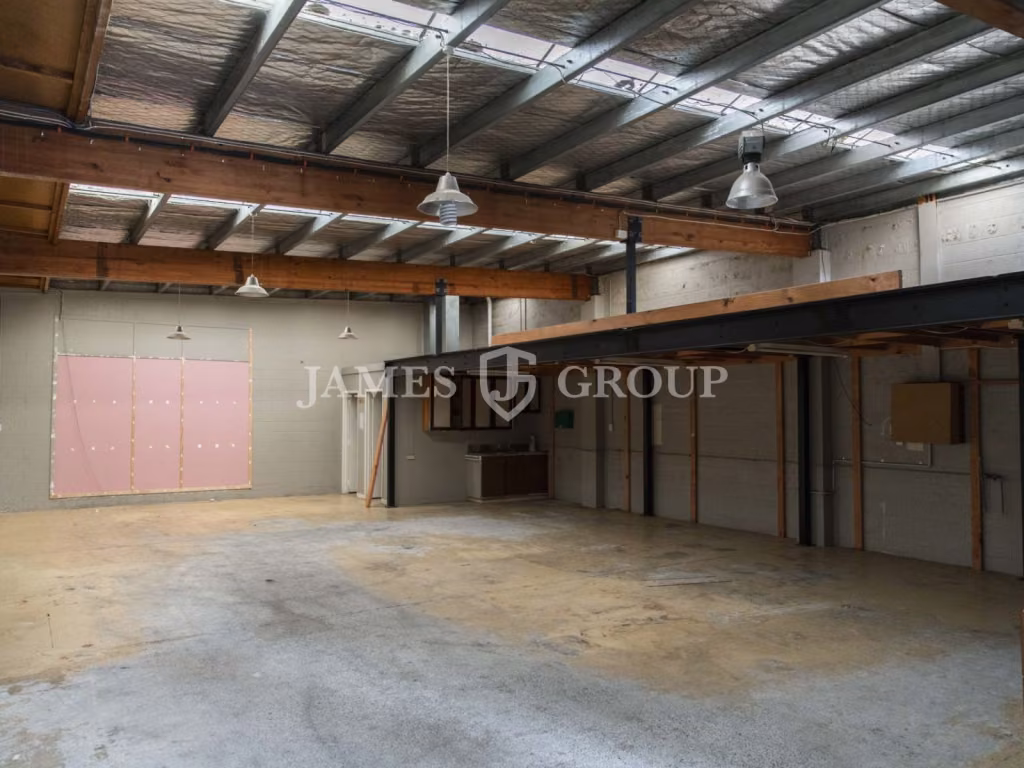 224m² Tidy Road Front Industrial | Henderson