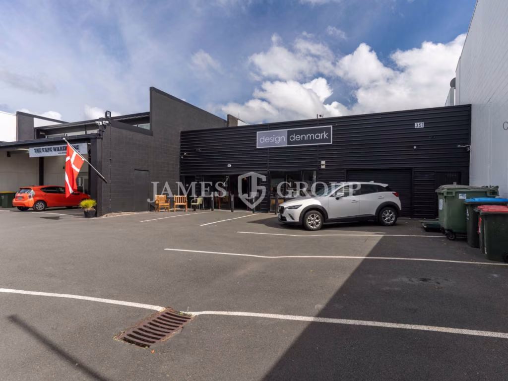 Kingsland Office With Roller Door And Storage