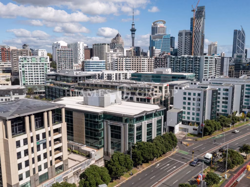 Large 1,680m² Office Floor With Signage Rights