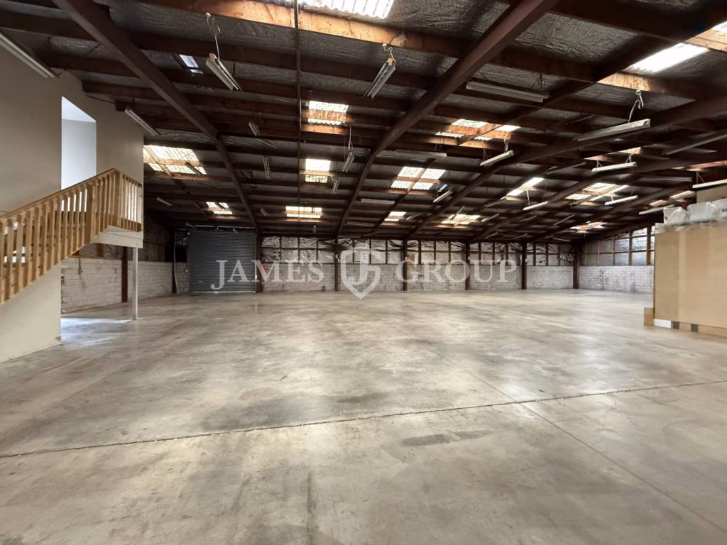 Affordable Warehouse + Minimal Office | 650m²