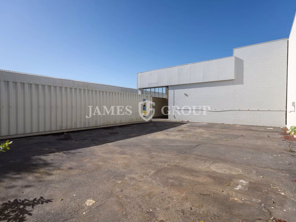 Rosebank Warehouse + Front Parking + Rear Yard
