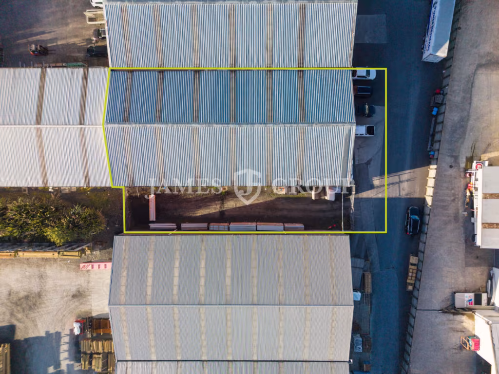 600sqm High Stud Industrial With Yard!
