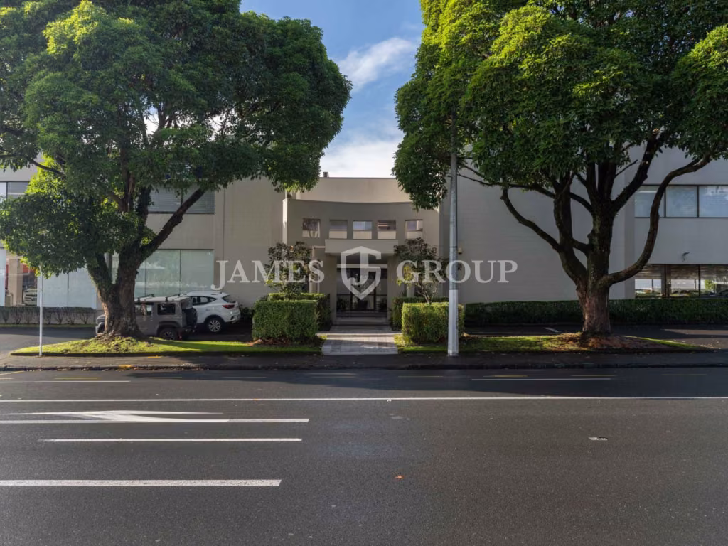 Charming 119m² Office In Epsom With Natural Light
