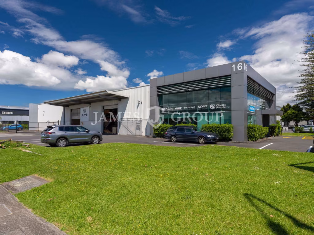 High-profile Corner Site On Highbrook
