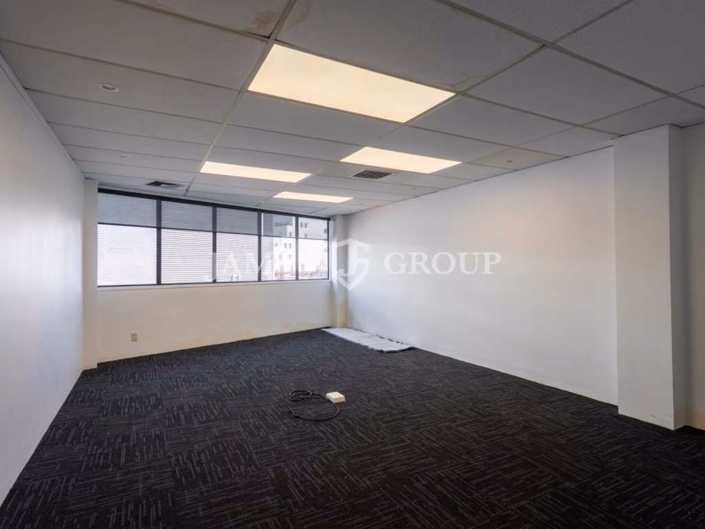 Level 2 Office In Prime Commercial Hub