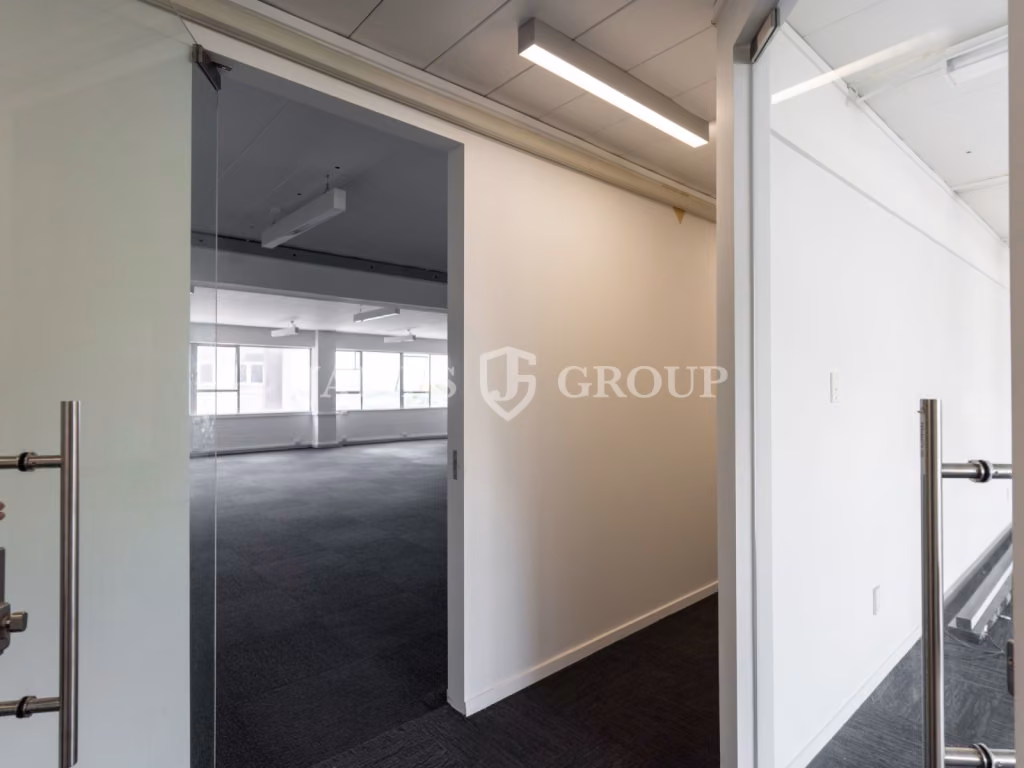 Well-positioned 109m² Open Plan Office
