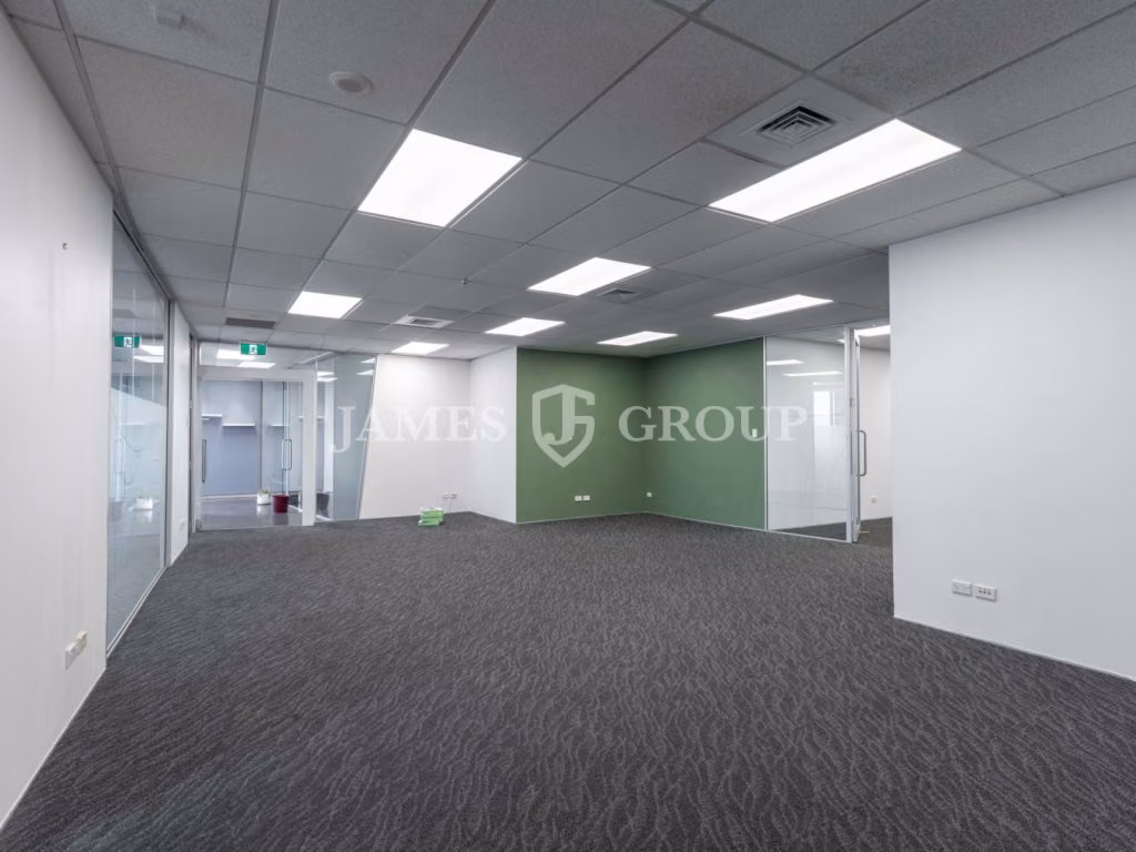 600sqm Kingsland Office With Roller Door