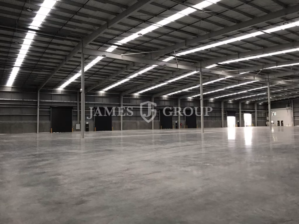 Large Scale Warehouse | Yard, Canopy & 83 Parks