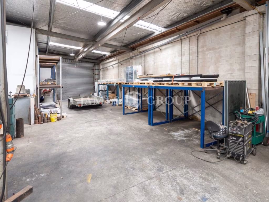 Prime Paramount Drive Warehouse & Yard