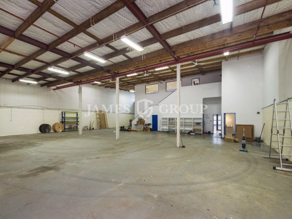 Well-presented Unit In Tidy Complex | 540sqm