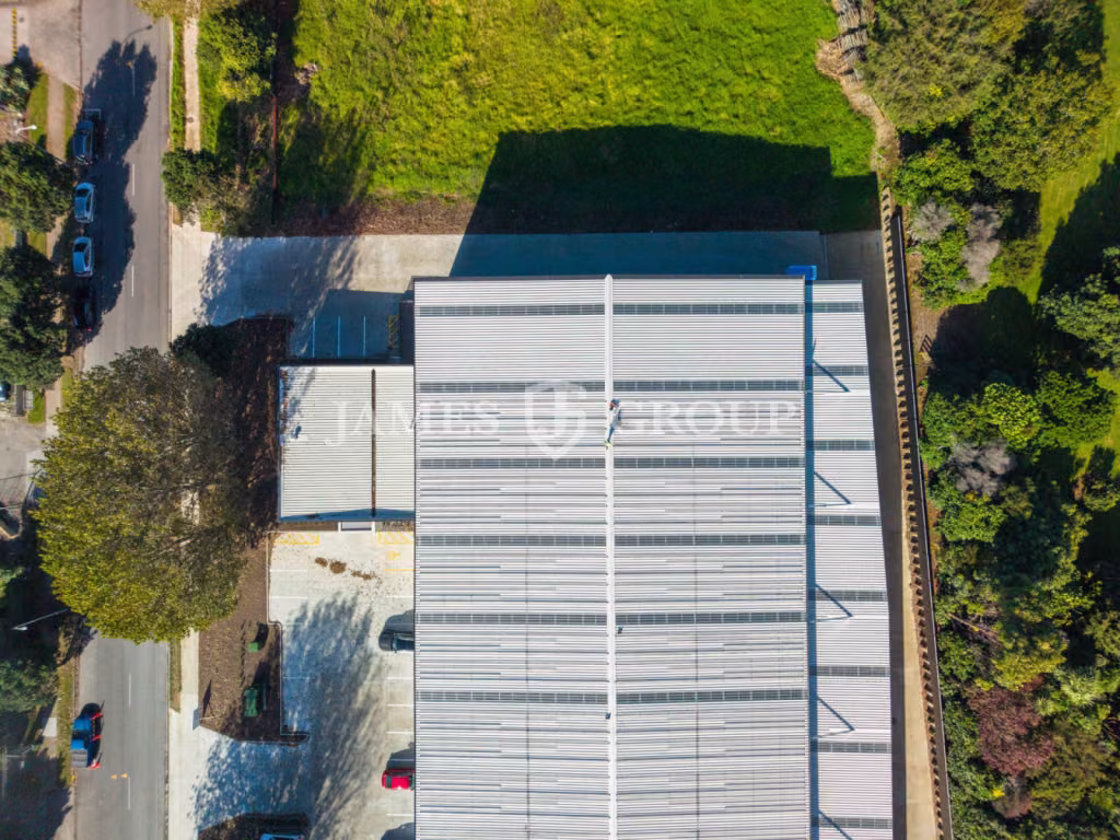 Brand New High-stud Unit – Drive-through Access