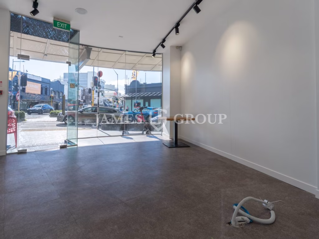 High Profile Newmarket Corner Retail | 41m²