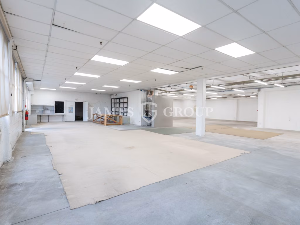 High Profile Rosebank Road Warehouse & Showroom