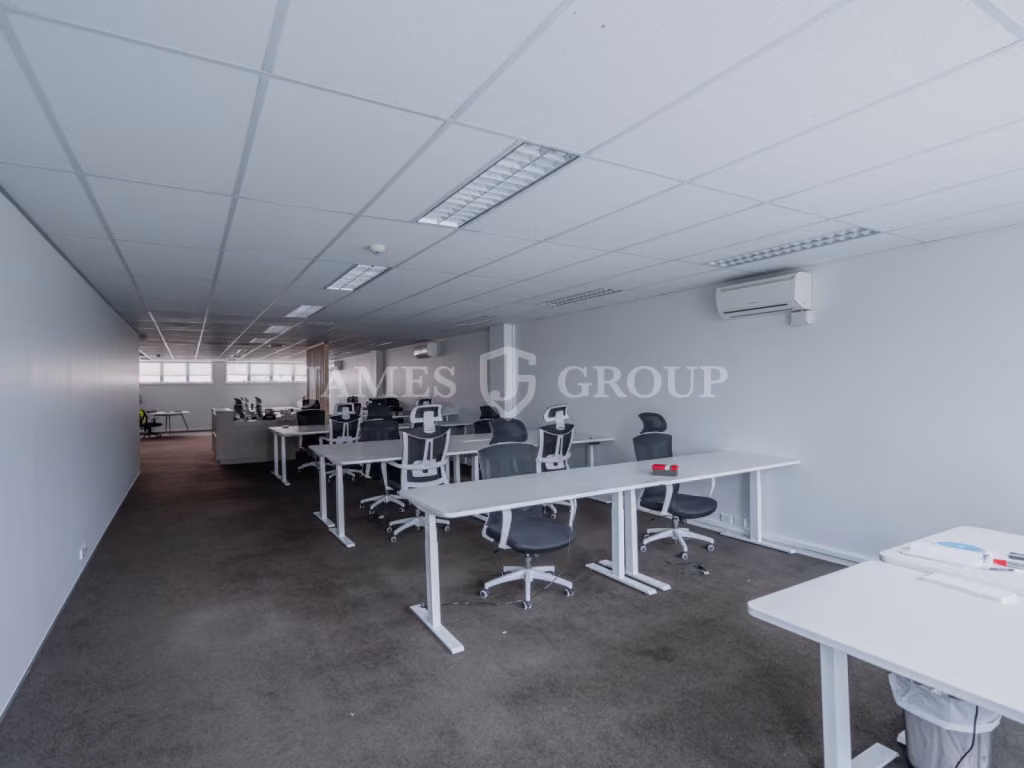Sleek Parnell Office