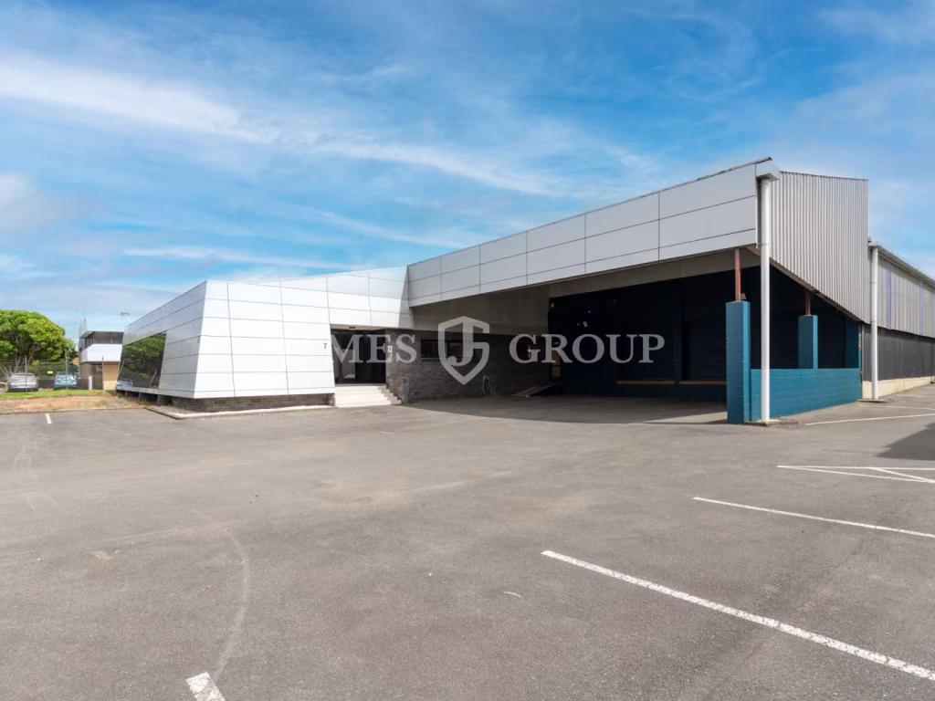 Power-packed Industrial In Prime Position