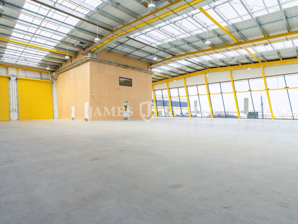 961sqm Penrose Retail With Massive Profile