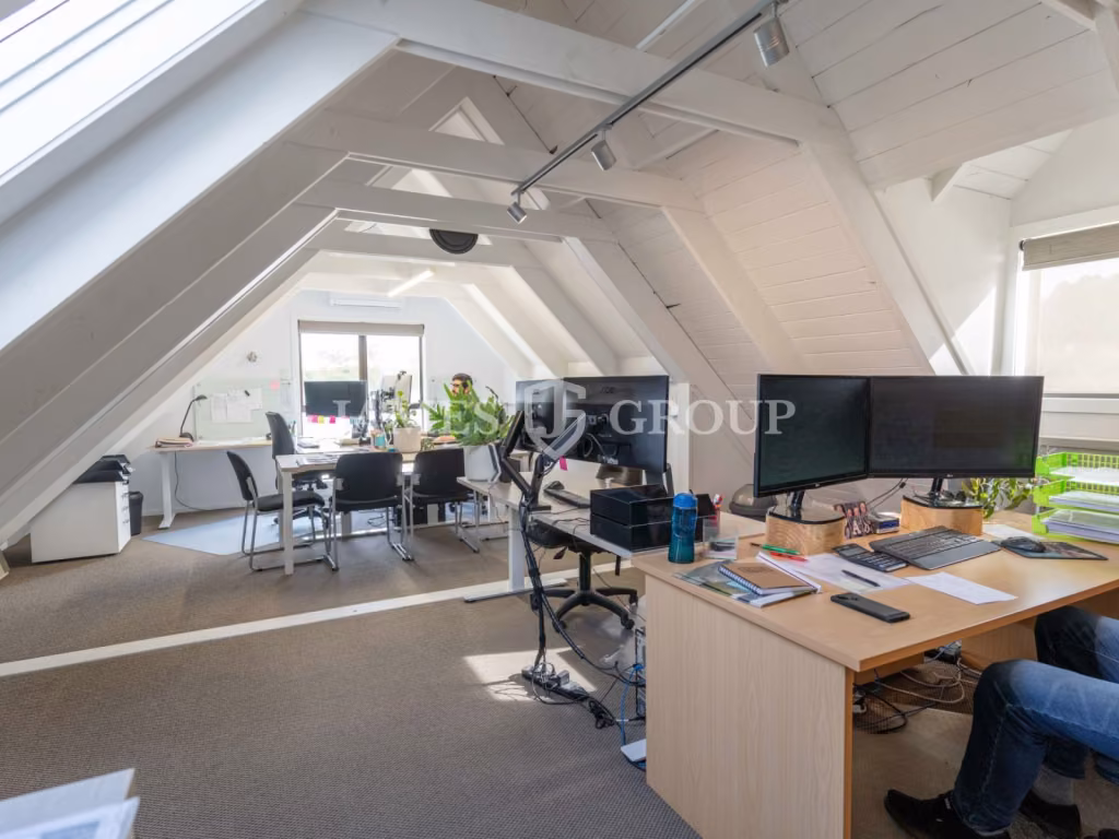 Flexible Options! Secure Yard, Office & Workshop