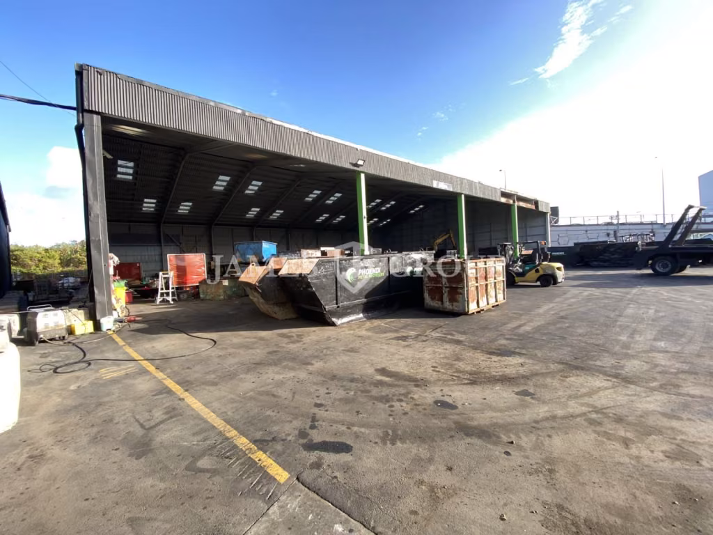 2,154m² Canopy + Yard | Penrose