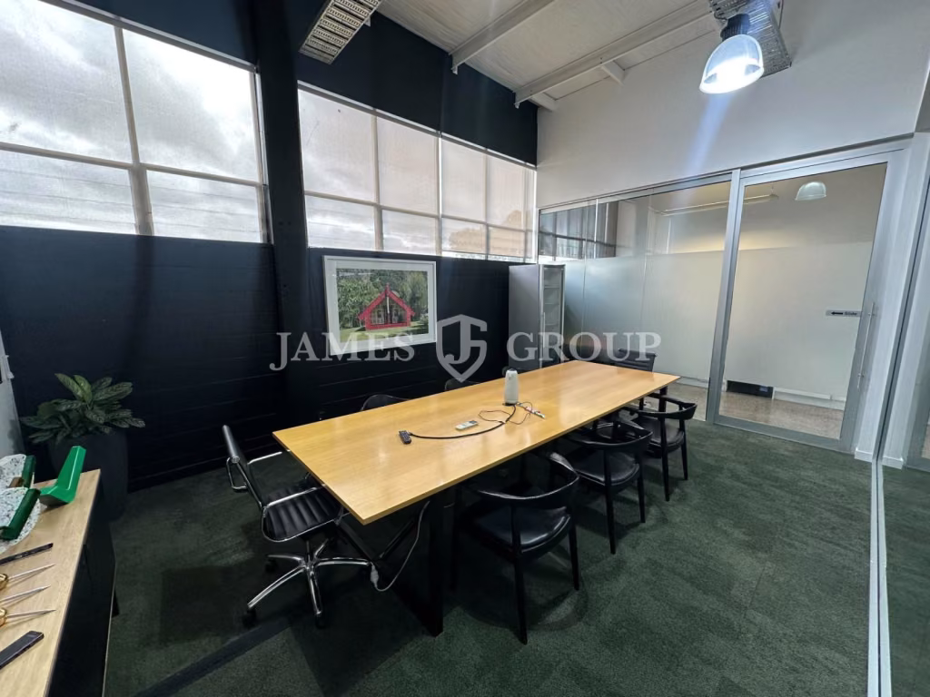 Modern Fitted Office And Extensive Amenities