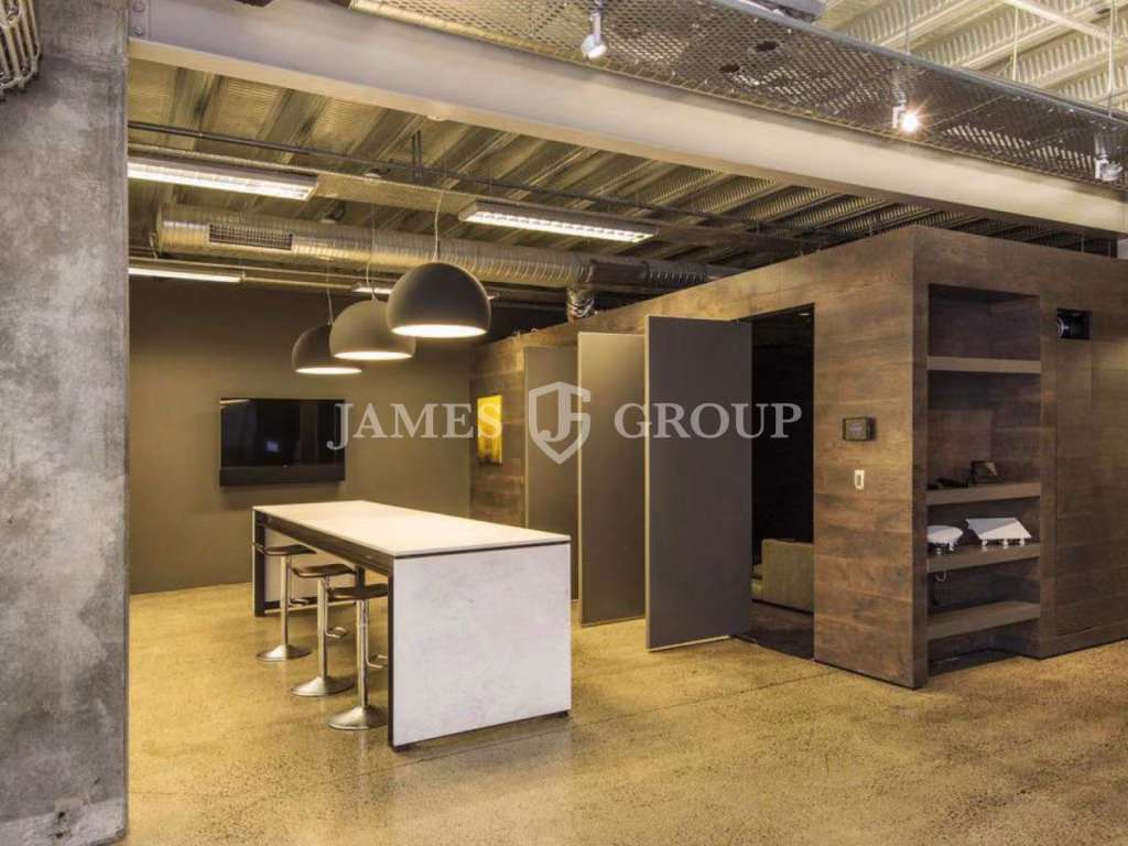 237m² Office With Modern Industrial Character