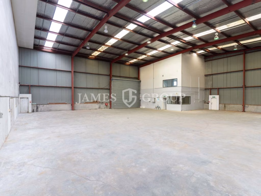 694m² | High-stud Warehouse | 8 Carparks