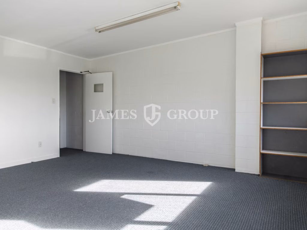 224m² Tidy Road Front Industrial | Henderson