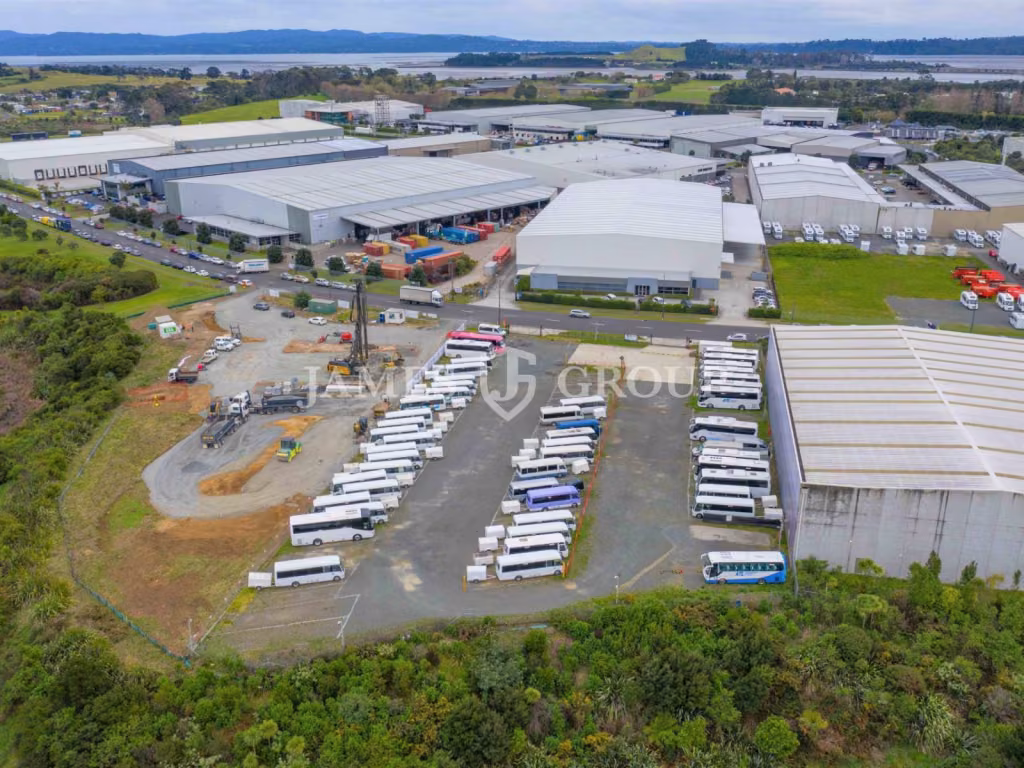Large Airport Yard – For Lease