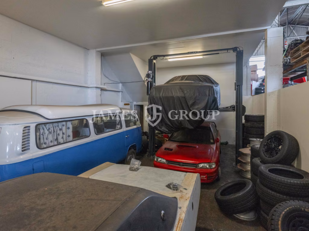 Affordable Yard & Warehouse In Central Takanini