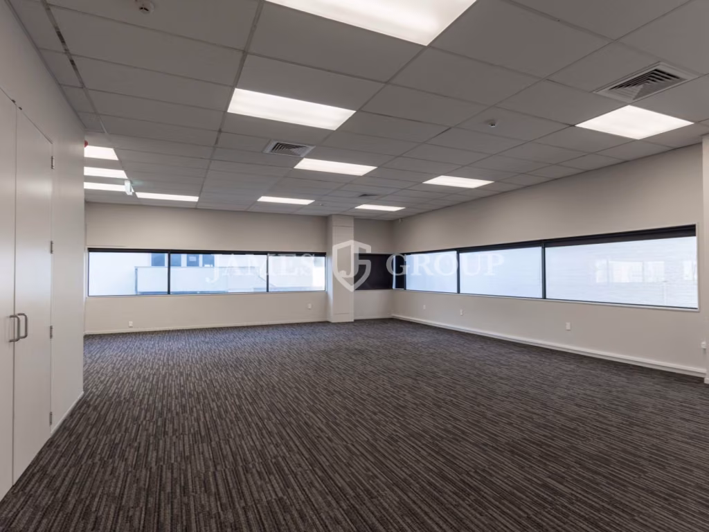 Available Now: 170m² Office With 3 Car Parks
