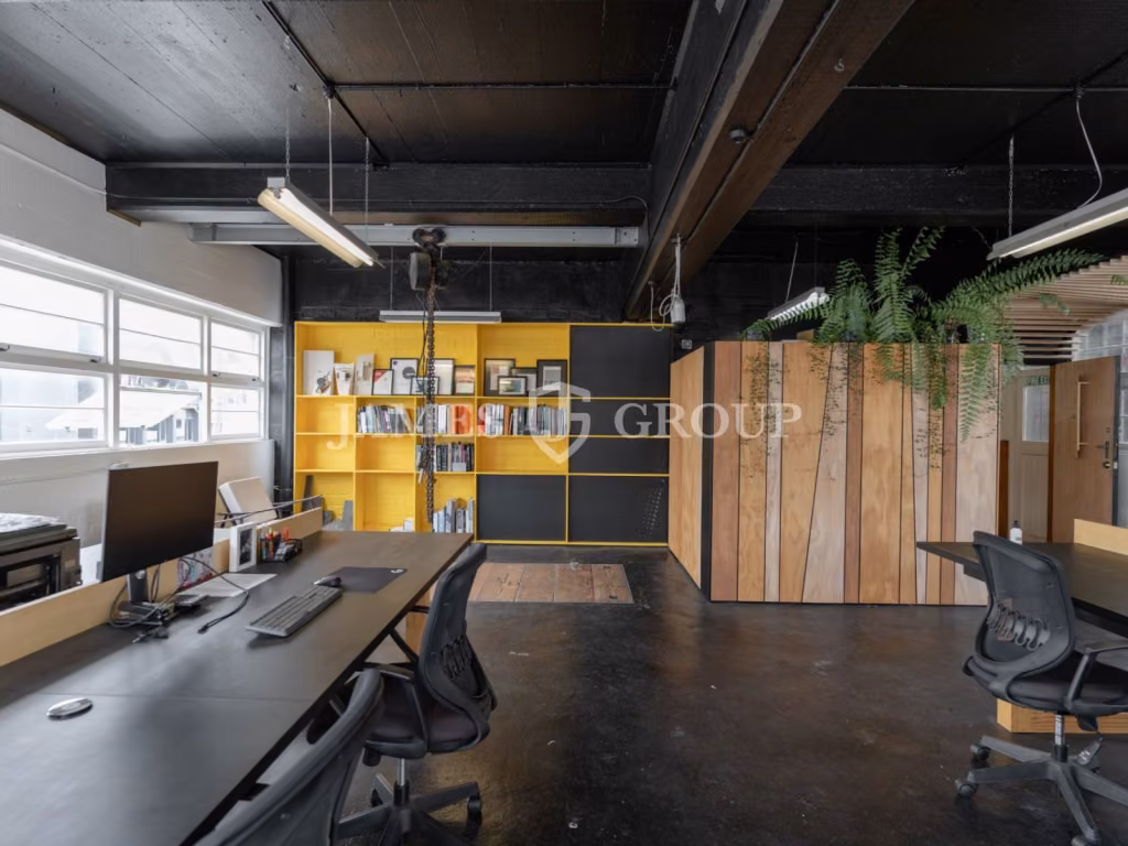 Newmarket Character 88m² Office