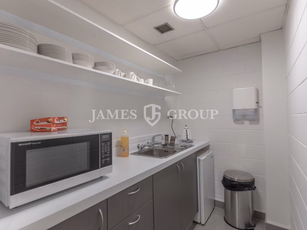 Tidy 19m² Office With Road Frontage