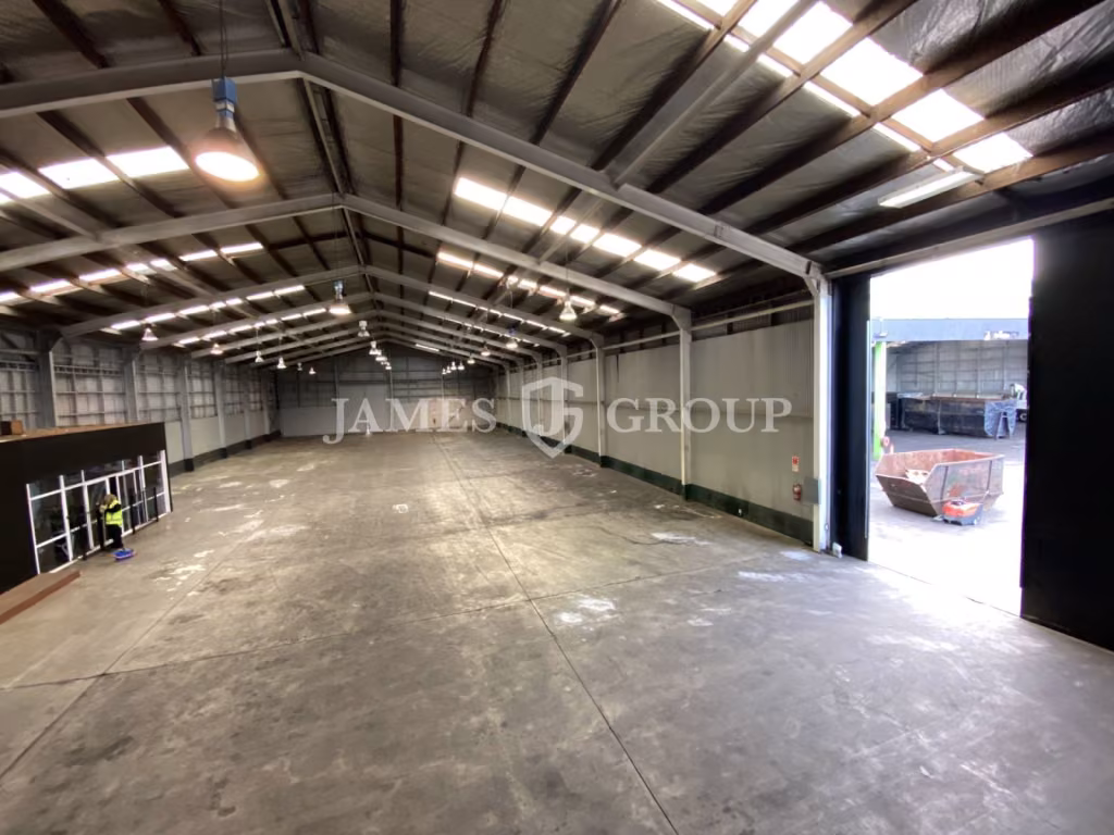 1450m² High Profile Building & Yard