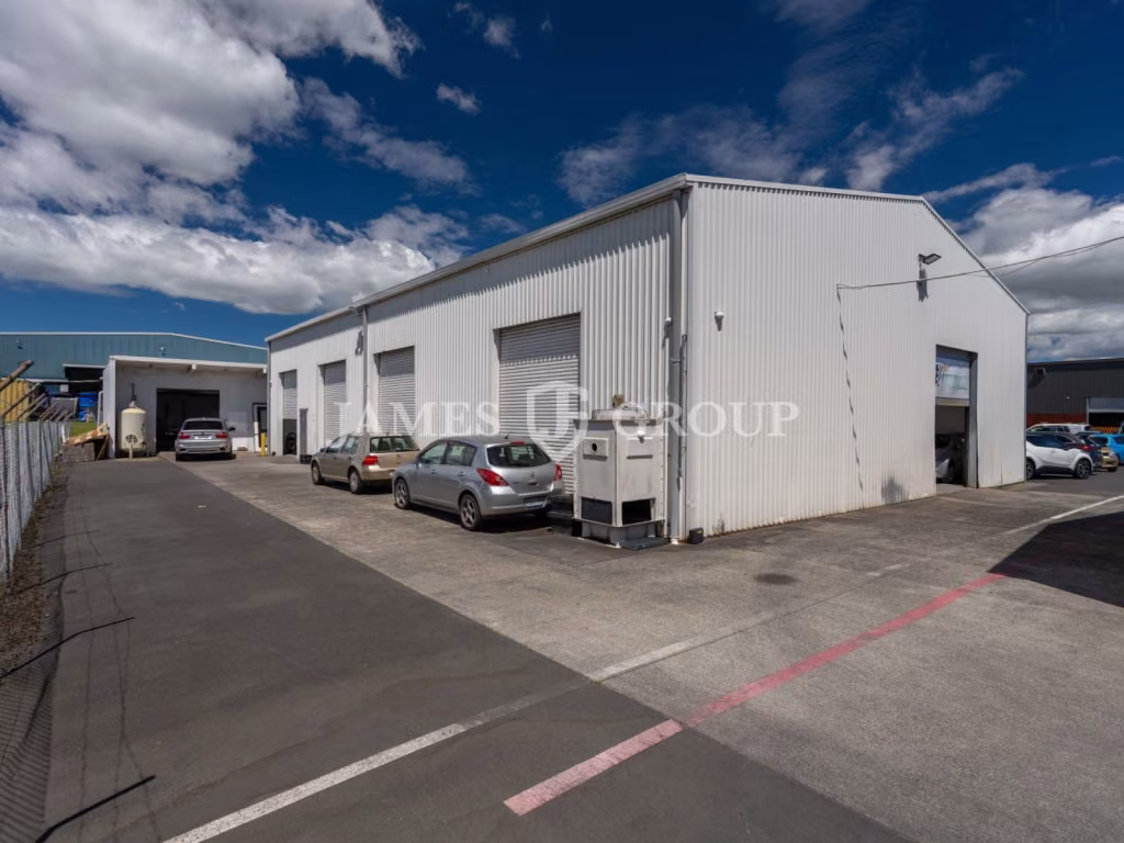 Warehouse & Yard Combo W/out The Price Tag