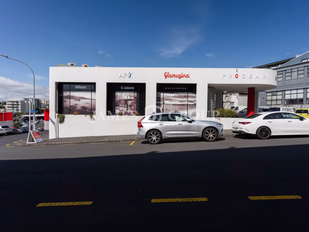 High-visibility Office Lease In  Newmarket