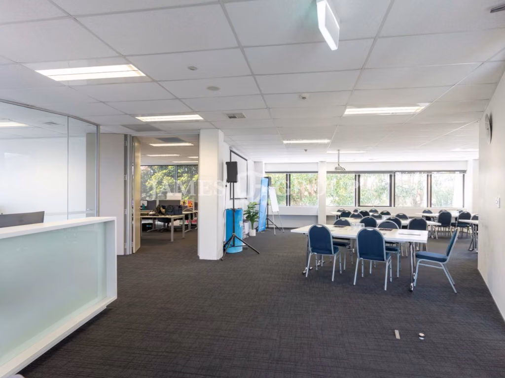 230m² Office With Parking In Central Ellerslie