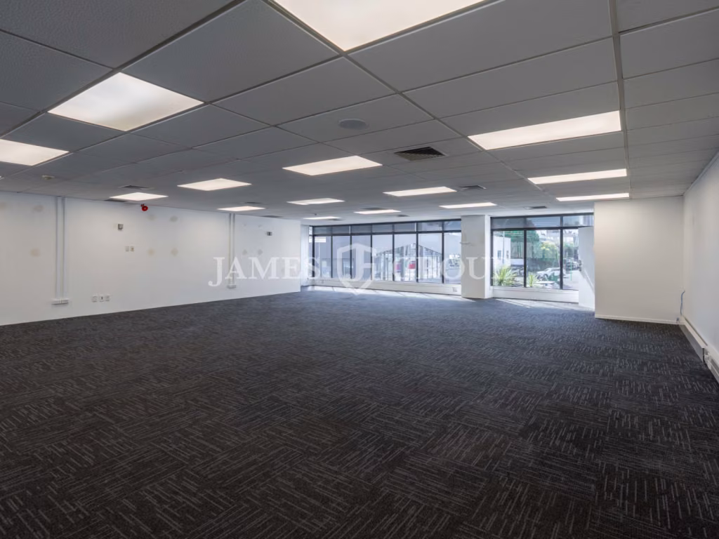 Level 2 Office In Prime Commercial Hub